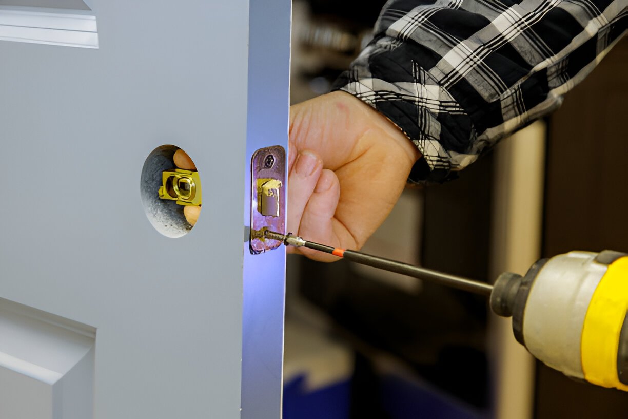 Read more about the article Call a Locksmith: Trusted Solutions with N1 Locksmiths