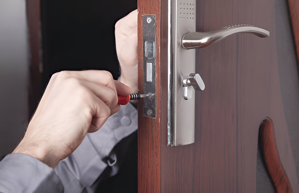 Read more about the article Emergency Locksmith Service You Can Trust – N1 Locksmiths at Your Doorstep 24/7