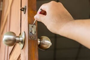 The Complete Guide to Choosing a Locksmith in London